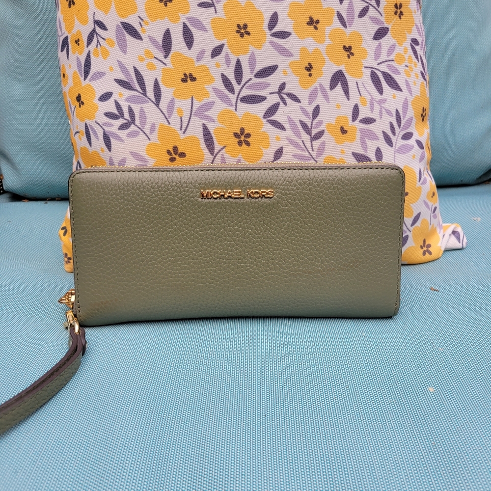Michael Kors Continental Zip Wallet/Wristlet